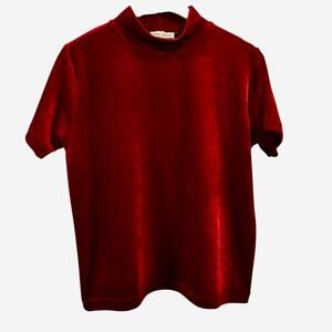 Maroon women’s mock neck velvet short sleeve shirt, size M